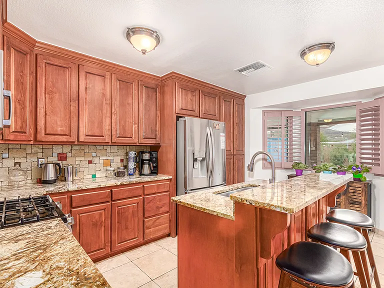59 N Linda Ave — Photo 3