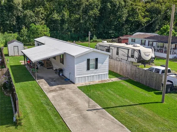 124 Cedar Dr, Belle Chasse, LA 70037