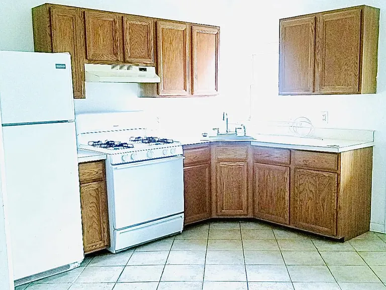 805 Brooks Ln #2 — Photo 2