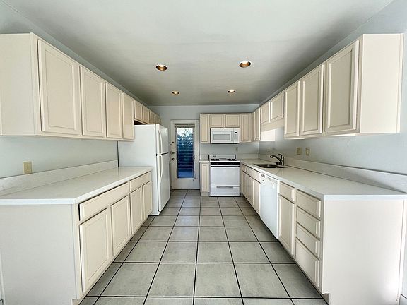 5th image of 73555 Shadow Mountain Dr APT 2
