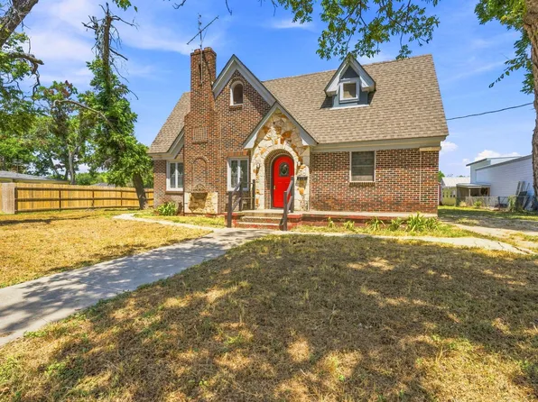 210 E Cedar St, Seguin, TX 78155