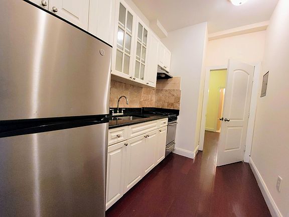 3rd image of 121 W 104th St #1V