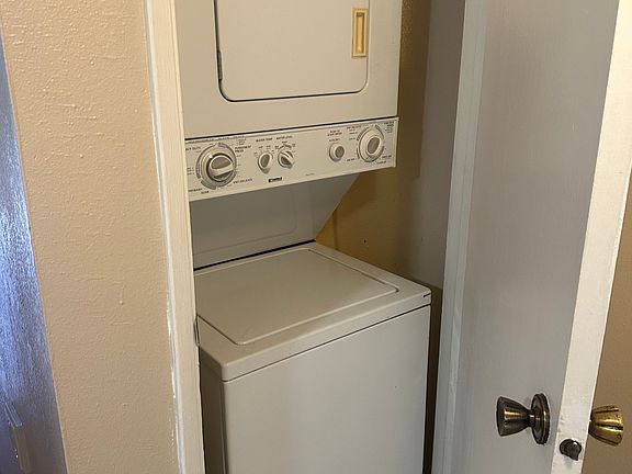 3rd image of 515 4th St NE APT 1