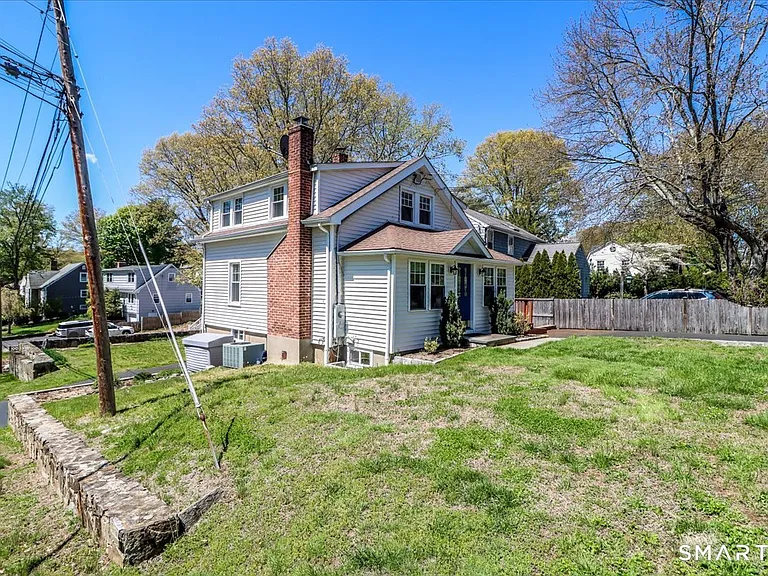 25 Maplewood Ave — Photo 5