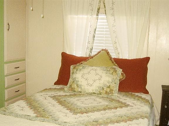 5th image of 295 Sunny Hills Dr