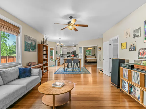 120 McCully Ln, Jacksonville, OR 97530