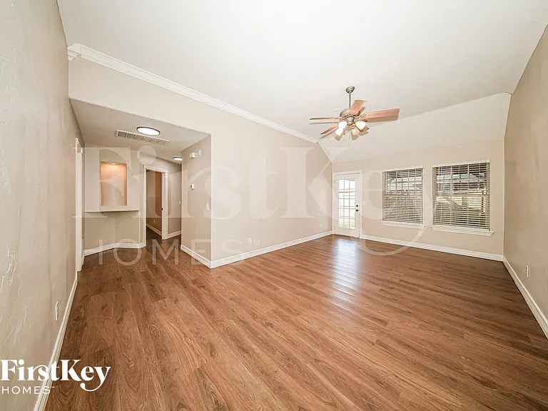 17205 Vitoria Dr — Photo 5