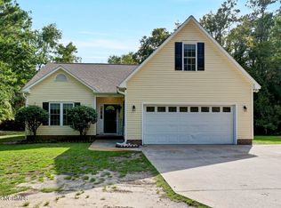 104 Country Club Dr, Hampstead, NC 28443