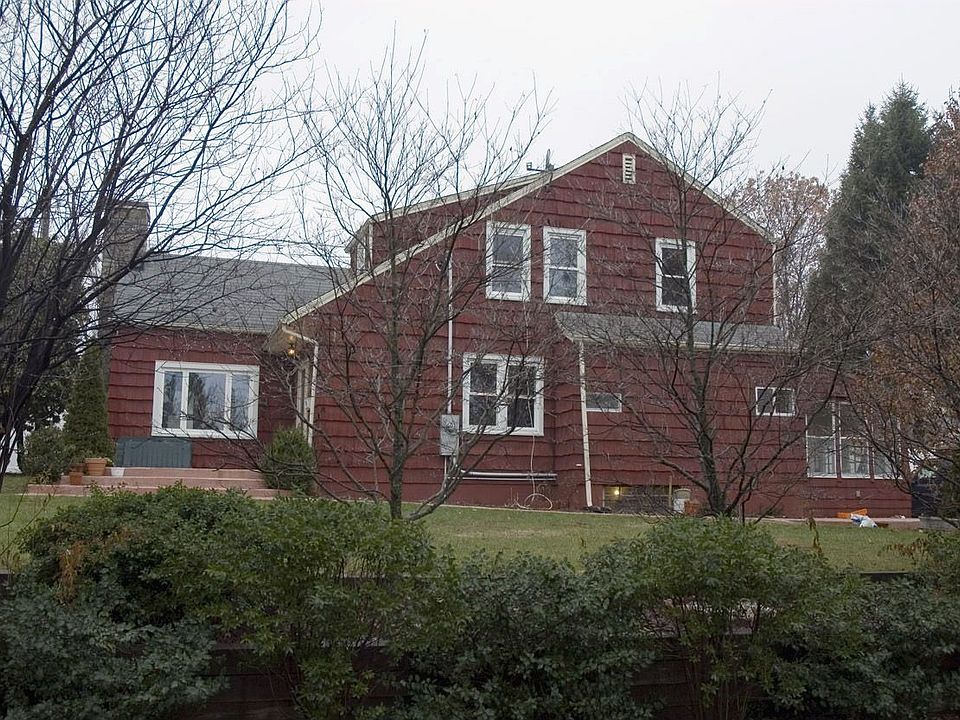 Country Cape on Double Lot