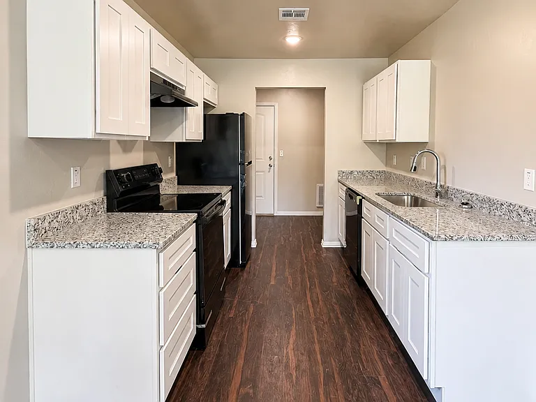 215 Pettit St SW #215 — Photo 3