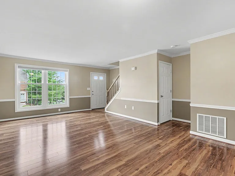 2165 Saint Clair Ct — Photo 8