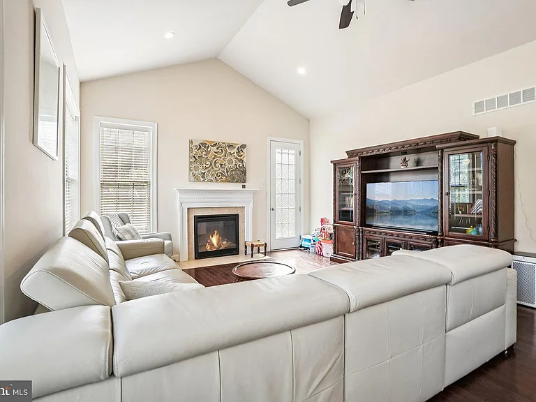 3045 Rainer Rd — Photo 13