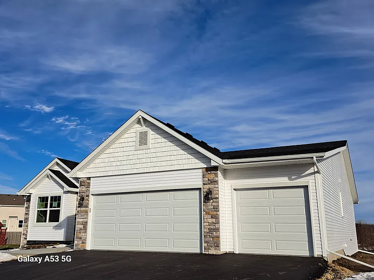 12407 Lakeview Dr — Photo 1