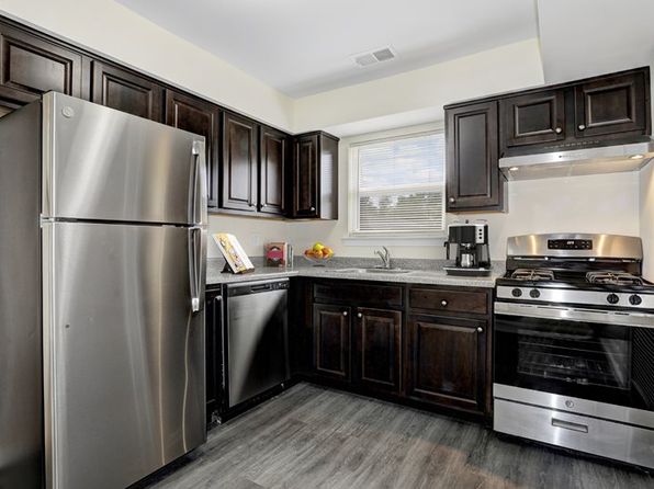 7 Mansfield Vlg APT 2