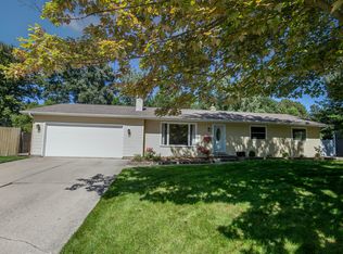 3405 Mark Twain Dr, Midland, MI 48642