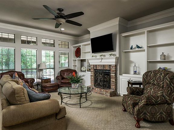 5th image of 604 Chimney Rock Dr