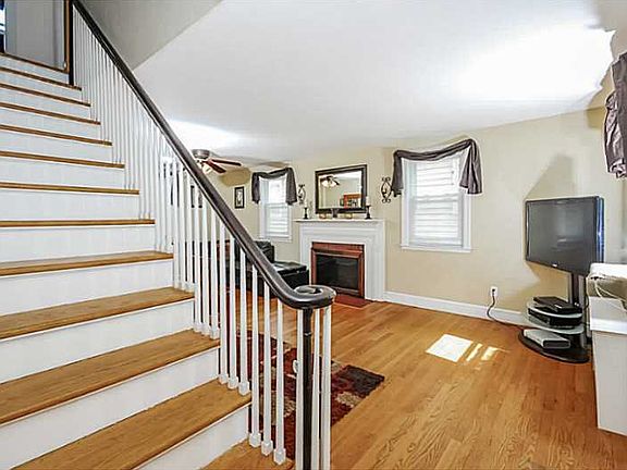 2nd image of 83 Homewood Ave