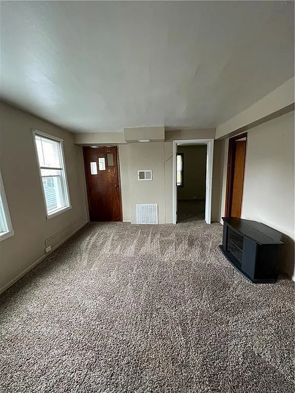 2 bed, 750 sqft, $700 — Photo 1