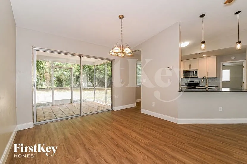 3 bed, 2.0 bath, 1201 sqft, $1,900 — Photo 4