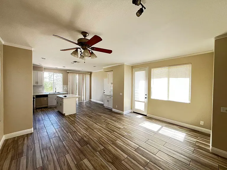 351 Jessica Ln — Photo 18