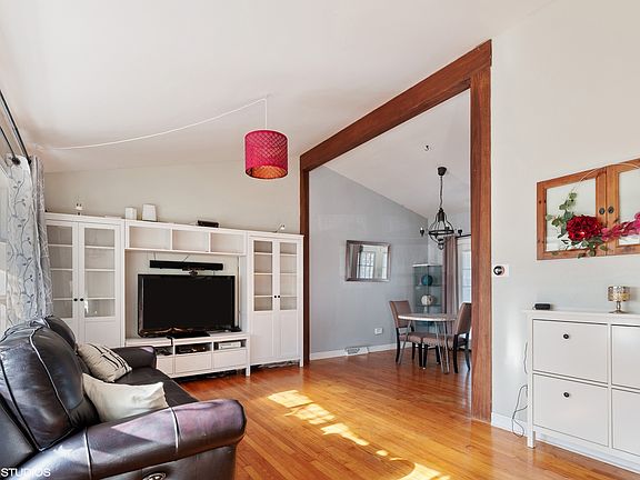 3rd image of 2418 E Thornwood Dr