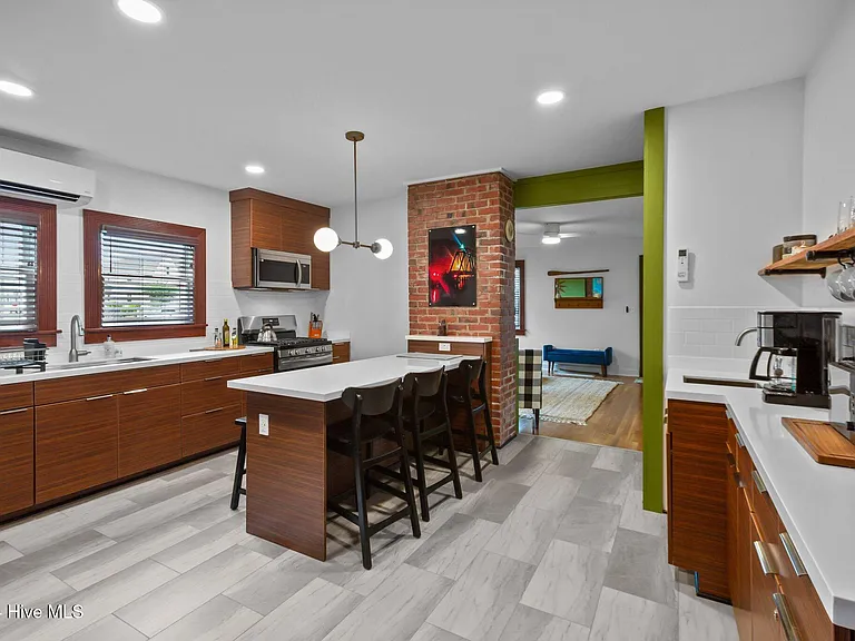 226 E Water St — Photo 10