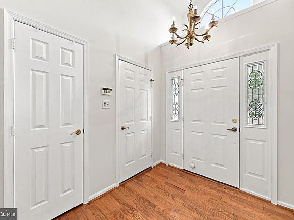 5th image of 140 Peppergrass Dr S