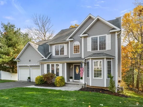 5 Woodland Walk, Derby, CT 06418