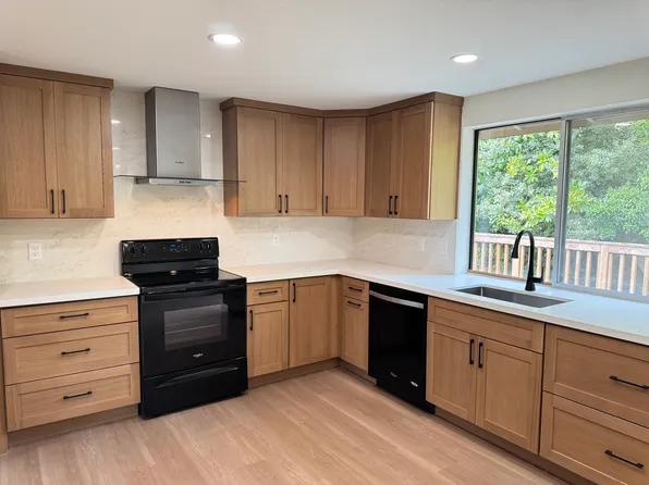 807 Grimes Rd, Bothell, WA 98012