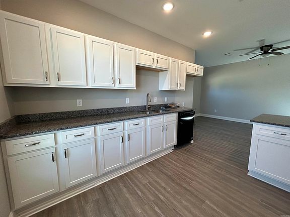 5th image of 214 & 216 W Hickory St