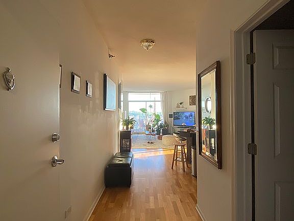 5th image of 1134 W Granville Ave #609