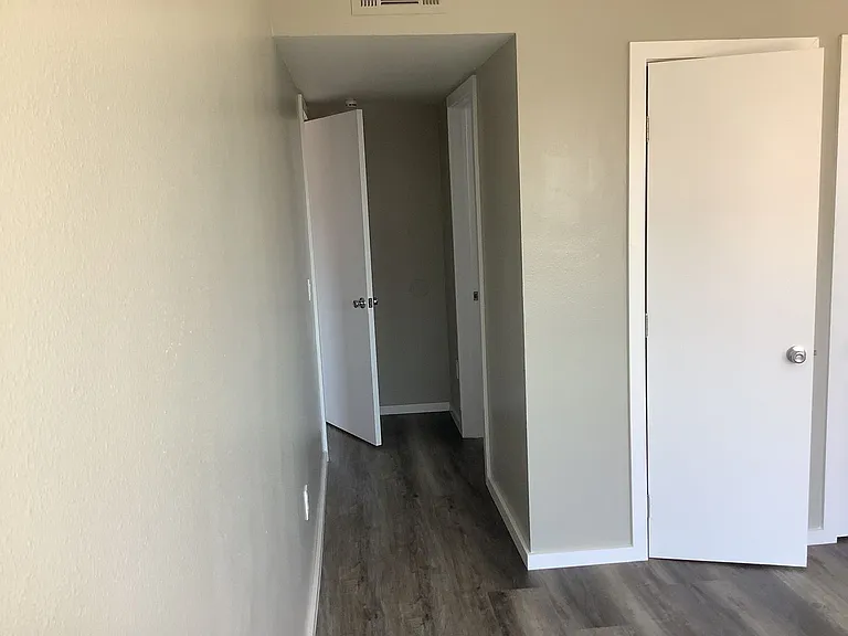 4576 Florence Ave — Photo 28
