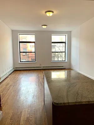 Rented by Avenue Real Estate | media 2