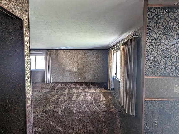 5th image of 9042 Vista Dr
