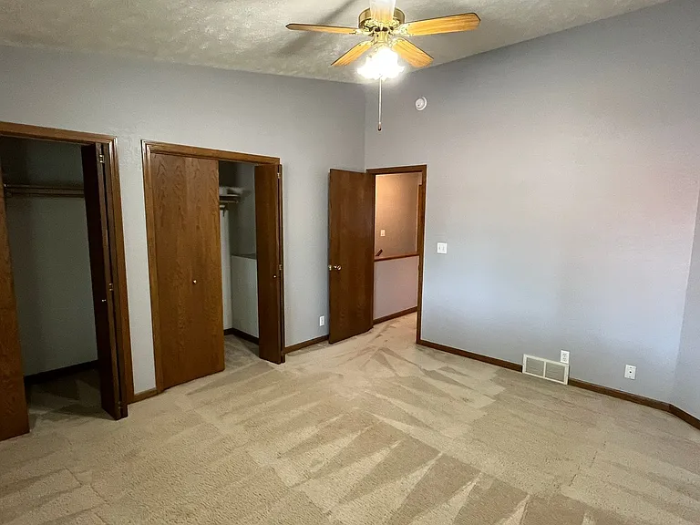 1417 W Charles St — Photo 25