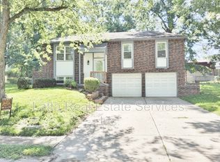904 NW Canterbury Rd, Blue Springs, MO 64015