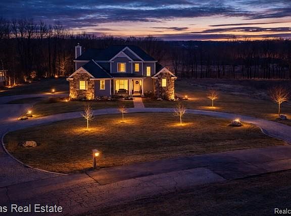 4th image of 5064 Hidden Ridge Dr