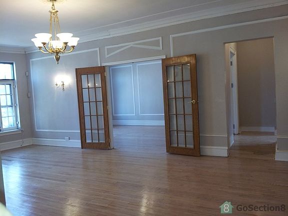 3rd image of 6910 S Oglesby Ave APT 3