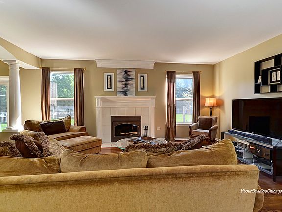 4th image of 833 Barclay Dr