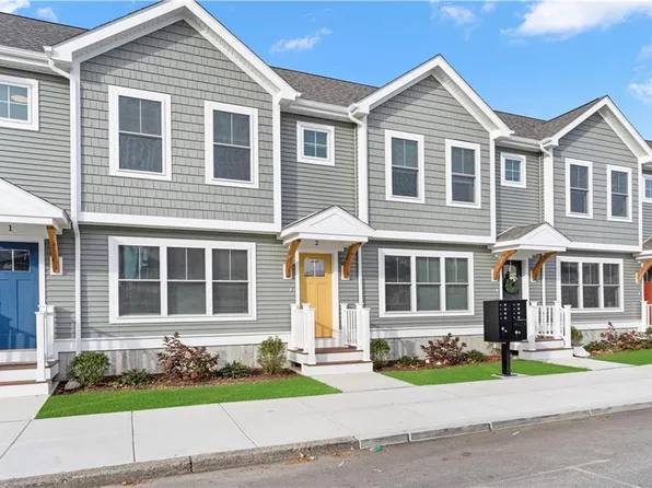 50 Mavis St Unit 4, Pawtucket, RI 02860