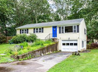 28 Bow Run, Saunderstown, RI 02874