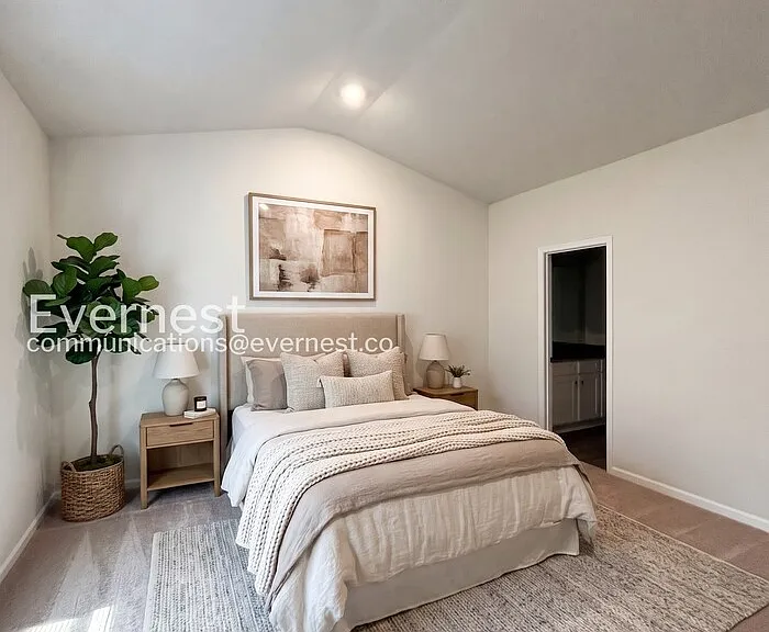 221 Aniston Ln — Photo 3