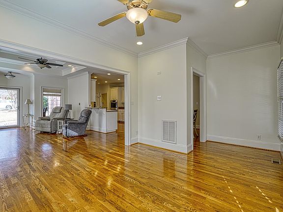 5th image of 904 Ansley Ct