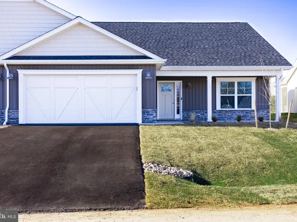 186 Dripping Spring Dr, Hedgesville, WV 25427