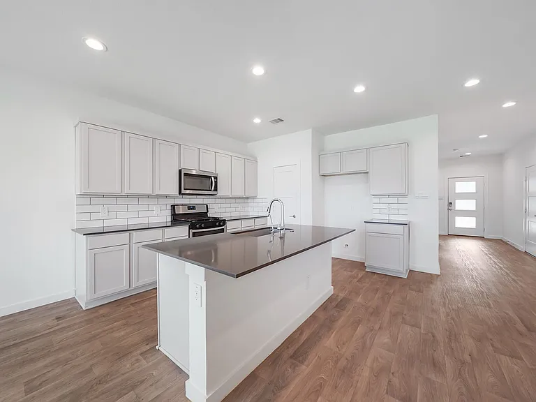 14206 Wonder Lake Ln — Photo 3