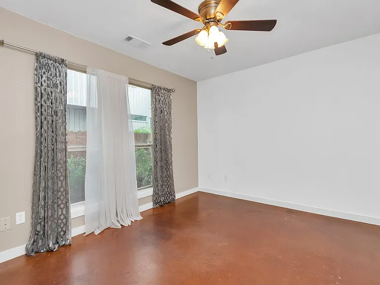 2605 Calumet St #38 — Photo 5