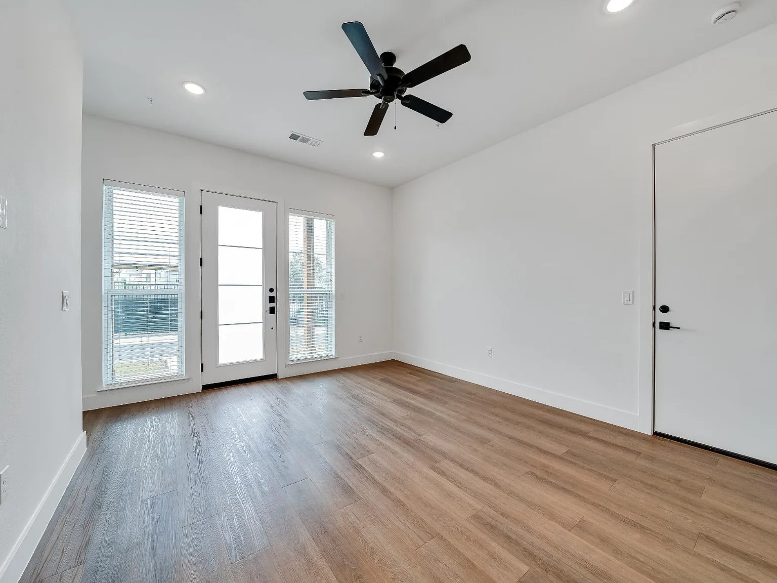 2 bed, 2.5 bath, 1177 sqft, $1,780 — Photo 4