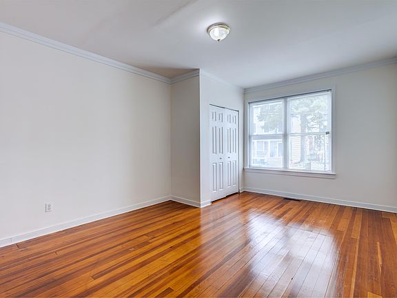 5th image of 209 E 13th St
