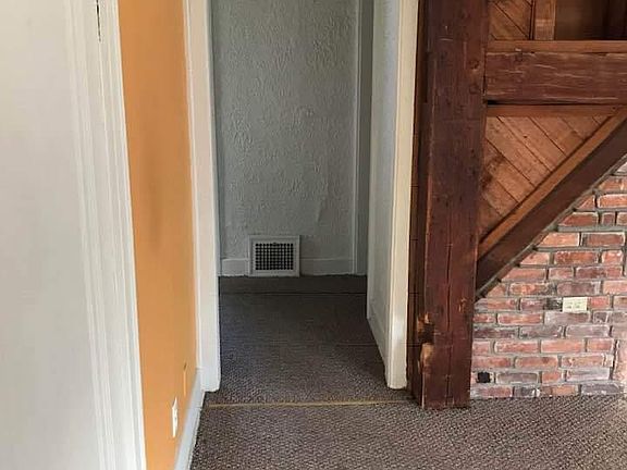 4th image of 333 Van Buren Ave
