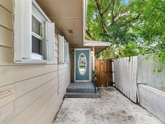4th image of 1233 NE 3rd Avenue